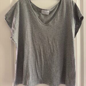 Avenue NecessiTess V-Neck T-shirt Gray Size 18/20 Excellent Condition